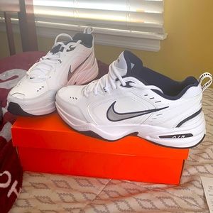 Nike air monarch IV